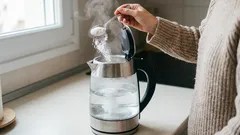 Anstelle von Essig und Backpulver füge ich dieses preiswerte Pulver hinzu. Kalkablagerungen verschwinden wie durch Zauberei aus dem Wasserkocher.